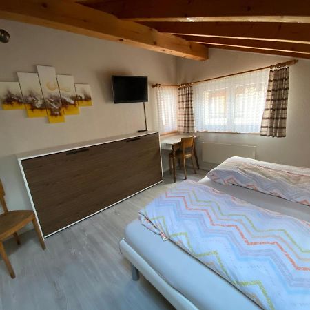 Privatzimmer / bed & breakfast Andermatt Exterior foto