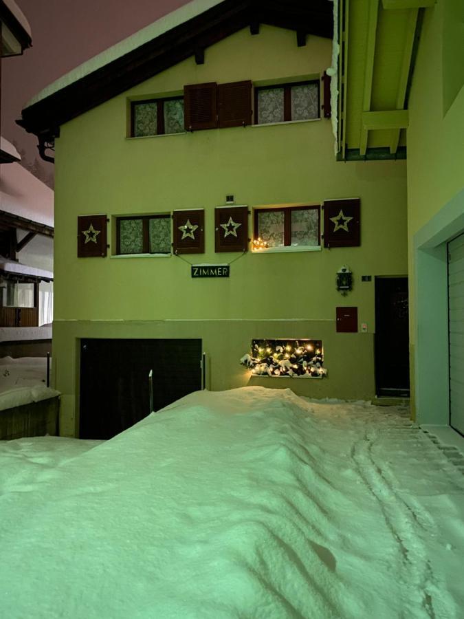 Privatzimmer / bed & breakfast Andermatt Exterior foto